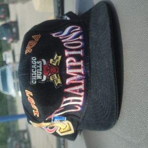 VINTAGE AUTHENTIC 1997 BULLS LOCKER ROOM CHAMPIONSHIP HAT